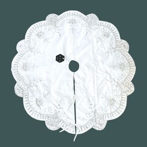 NWT Max Studio Beaded Sequin Scalloped Christmas Tree Skirt 52”